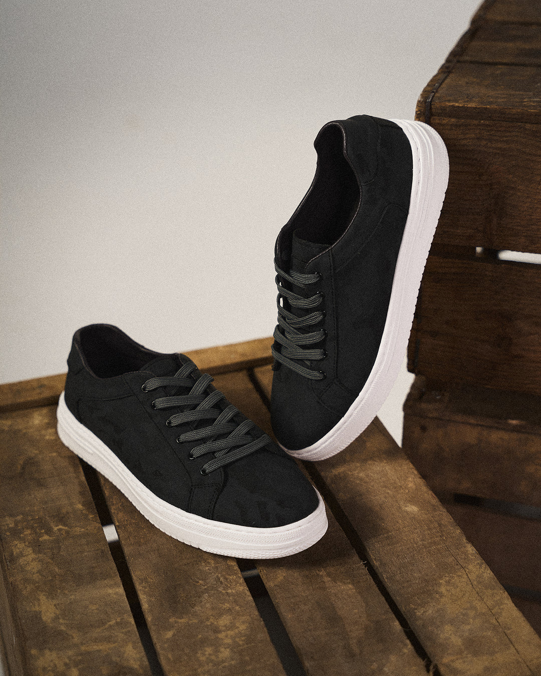 Stylish Camo Print Sneakers for Women with Lace Up Low Top Contrast Sole Casual Style