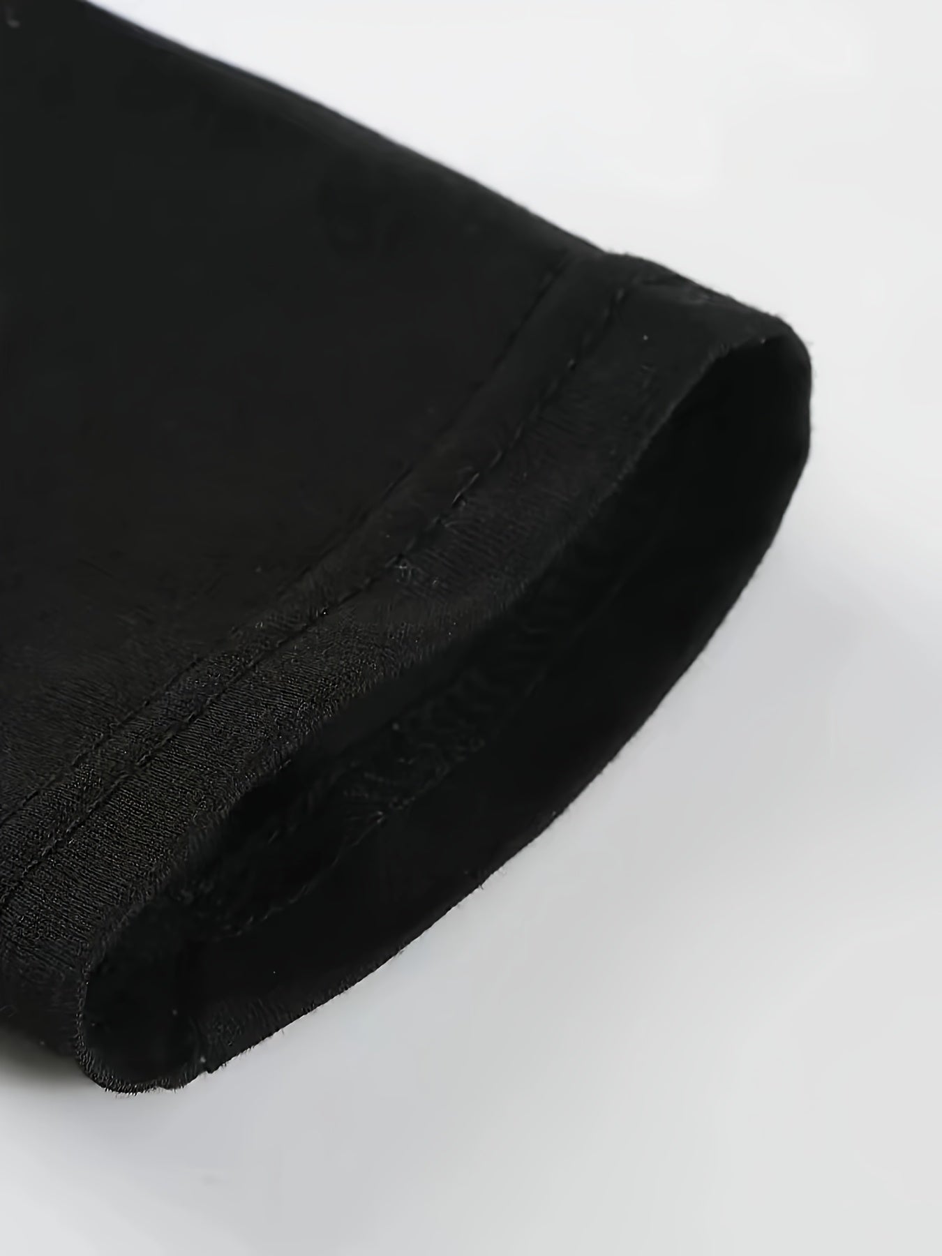Comfortable Black Colorblock Shirt for Women with Crew Neck Raglan Sleeve Relaxed Casual Style